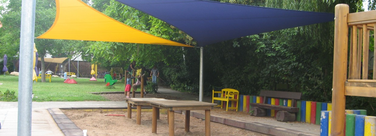Planex spendet Sonnensegel an Kindertagesstätte
