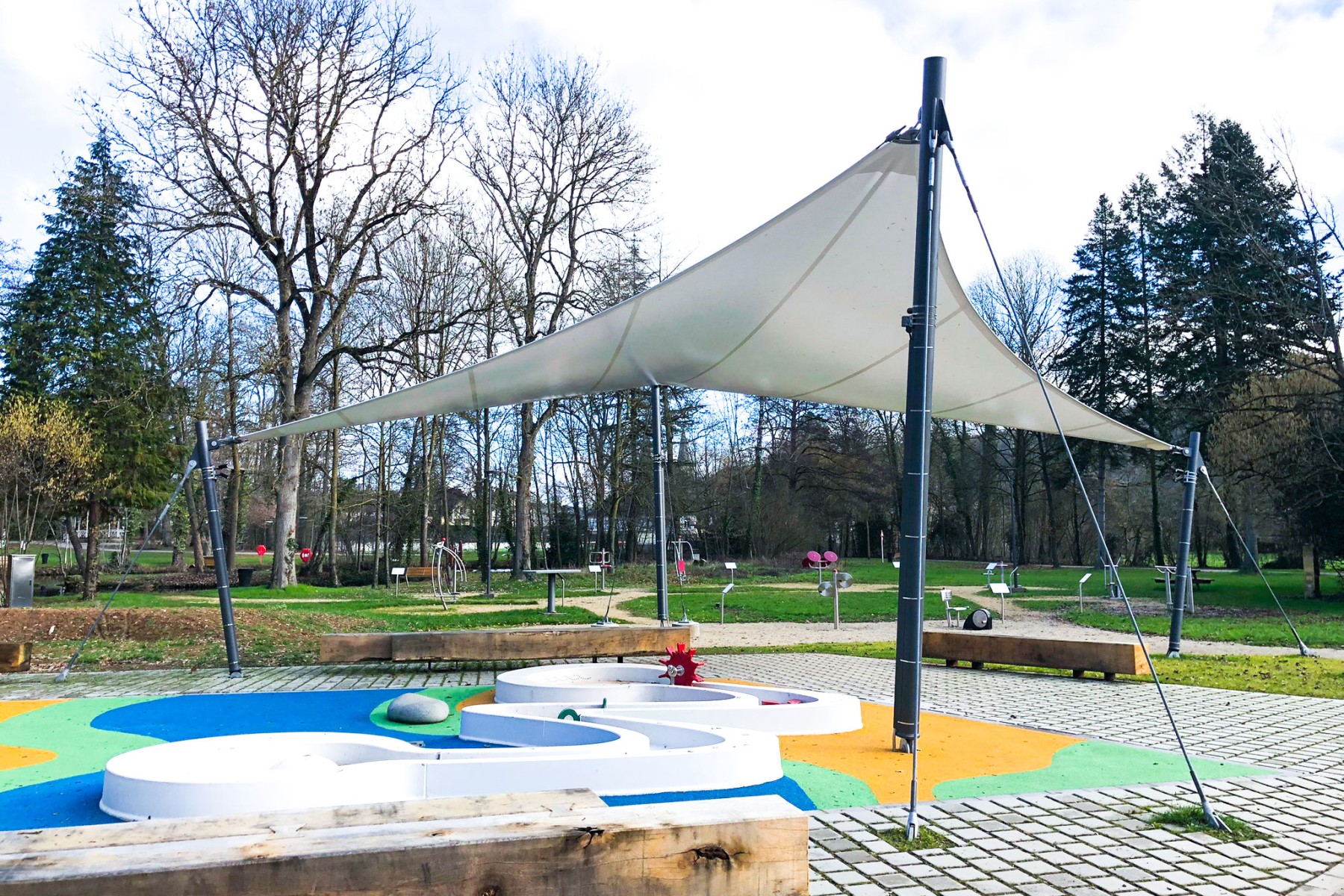 Sonnenschutz für Kinder und Erwachsene: Maßgeschneidertes Membransegel ...