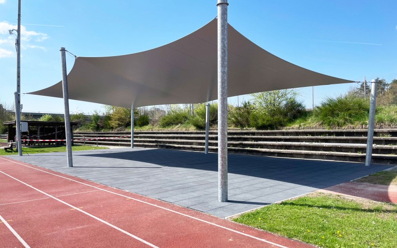architektur-innovationen-von-planex-sonnensegel-sportanlage