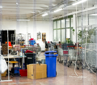 Industrie-Streifenvorhang für Markthaus Mannheim gGmbH: Optimaler Kälteschutz und effiziente Materialflüsse